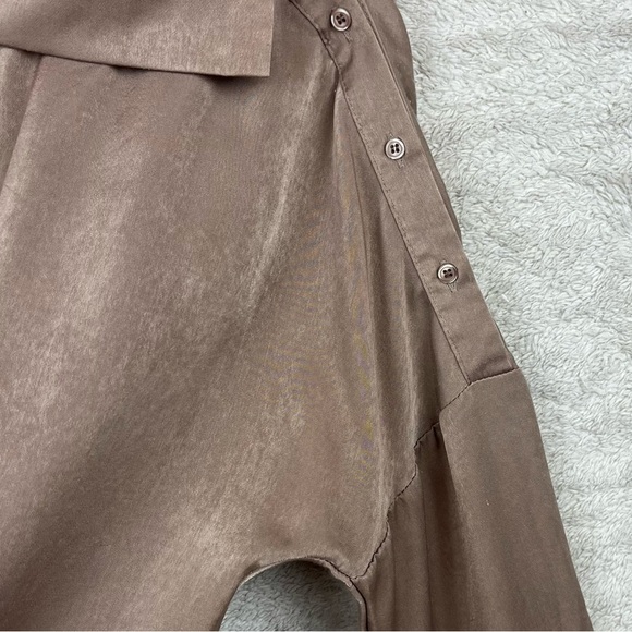 VERY J Unique Collared Shimmery Blouse Shoulder Buttons Large Funnel Neck - Picture 5 of 15